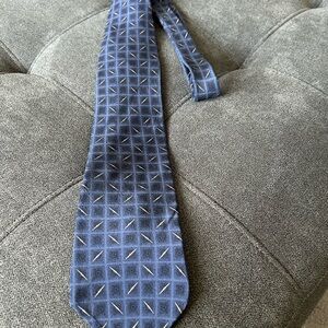 Bill Blass Blue Silk Geometric Tie